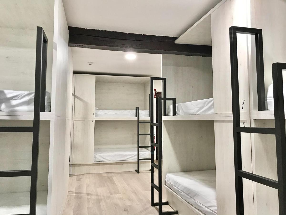 Quartier Leon Hostel Jabalquinto エクステリア 写真